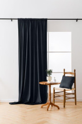 Černý zatemňovací závěs VELVET 135x250 cm Zavěšení: Kovové kroužky