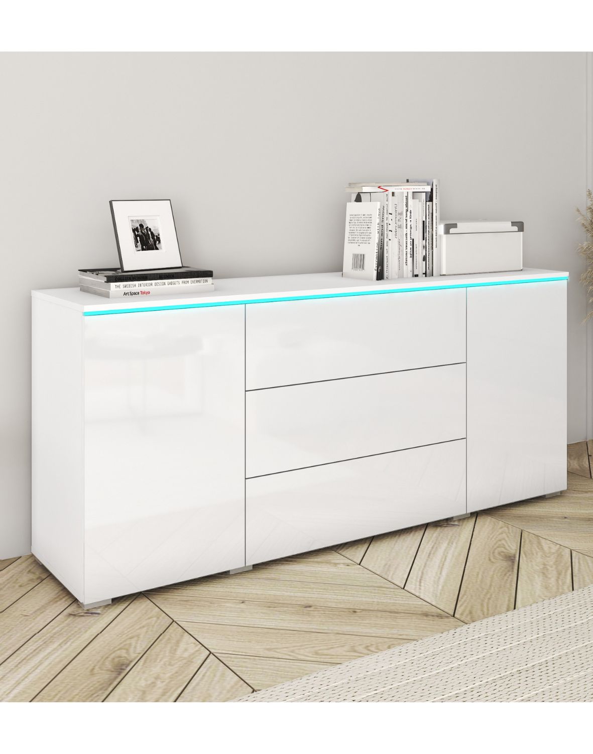 Komoda s LED osvětlením Vera bílý lesk, 150 cm