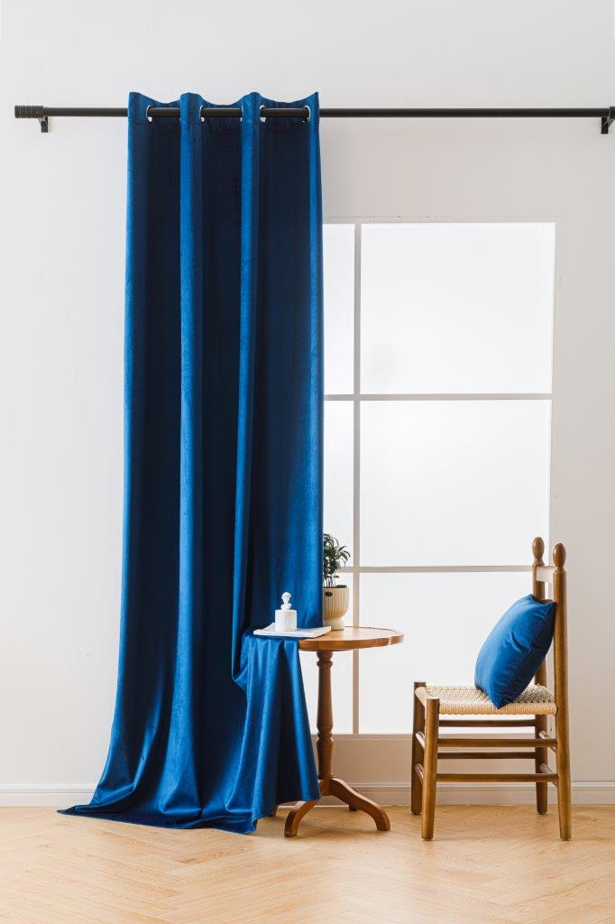 Královsky modrý zatemňovací závěs VELVET 140x250 cm Zavěšení: Kovové kroužky