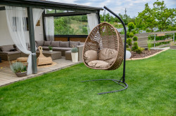 Světle hnědé závěsné křeslo NARS